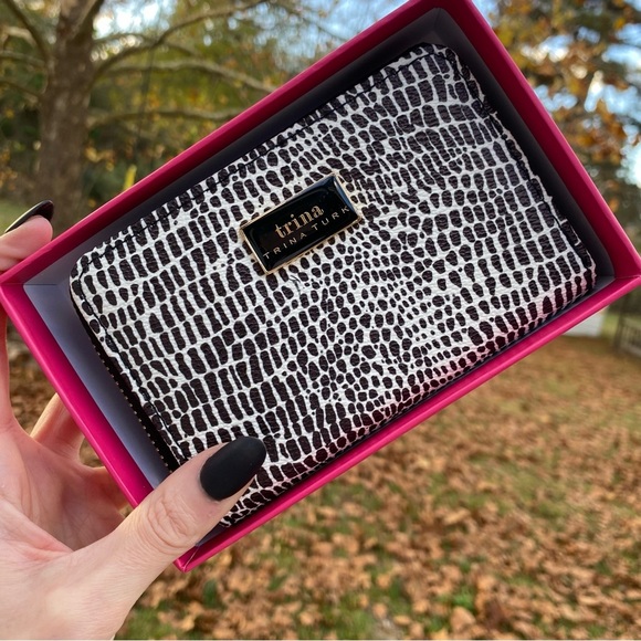 Trina Turk Monochrome Croc Embossed Small Zip Around Vegan Leather Wallet - Picture 1 of 11